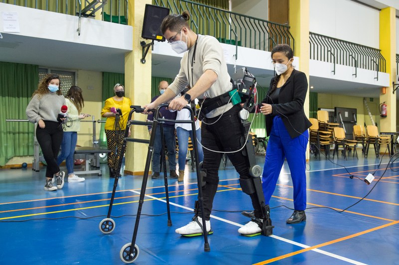 Hybrid exoskeleton test at the National Hospital for Paraplegics (Toledo)
