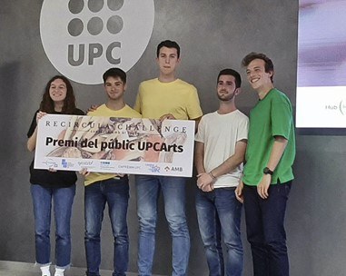 The team "La Petjada" receiving the UPCArts Award